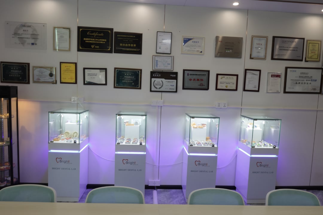 Global Dental Lab certificate board